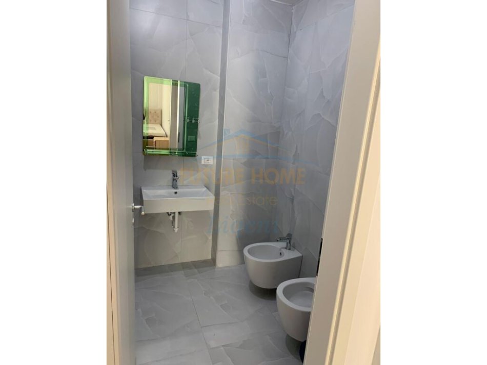 Tirane, jepet me qera apartament 2+1+Ballkon Kati 3, 87 m² 500 € (Ali Demi)