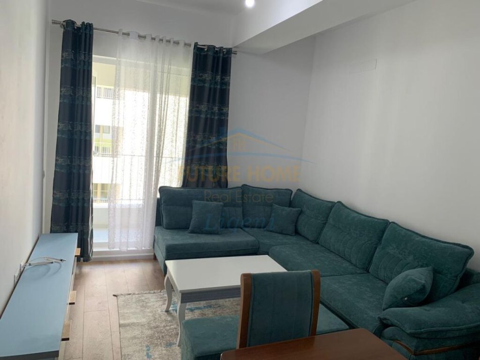 Tirane, jepet me qera apartament 2+1+Ballkon Kati 3, 87 m² 500 € (Ali Demi)