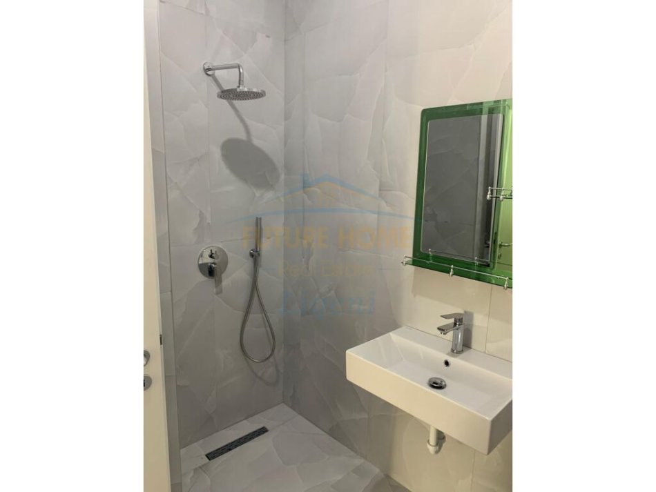 Tirane, jepet me qera apartament 2+1+Ballkon Kati 3, 87 m² 500 € (Ali Demi)