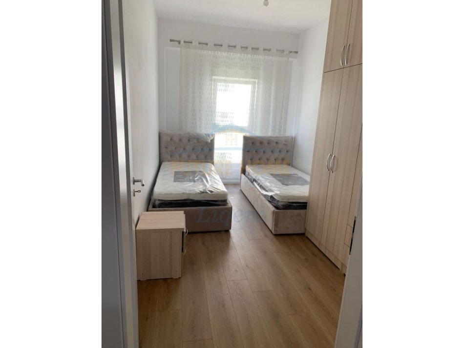 Tirane, jepet me qera apartament 2+1+Ballkon Kati 3, 87 m² 500 € (Ali Demi)