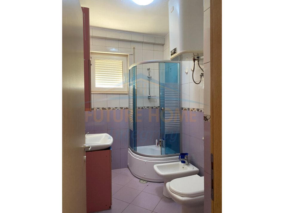 Tirane, jepet me qera apartament 2+1+Ballkon Kati 3, 95 m² 750 € (Jordan Misja)
