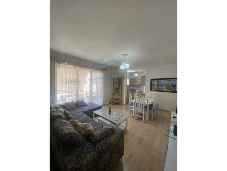 Tirane, jepet me qera apartament 2+1 Kati 3, 95 m² 750 € (JORDAN MISJA)