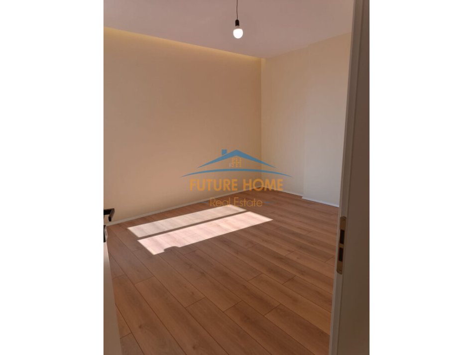 Tirane, jepet me qera apartament 1+1+Ballkon Kati 9, 58 m² 125.000 € (Rruga e Kavajes)