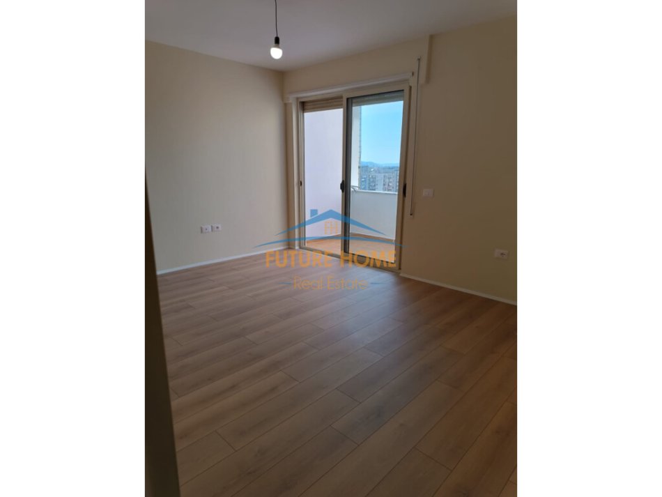 Tirane, jepet me qera apartament 1+1+Ballkon Kati 9, 58 m² 125.000 € (Rruga e Kavajes)
