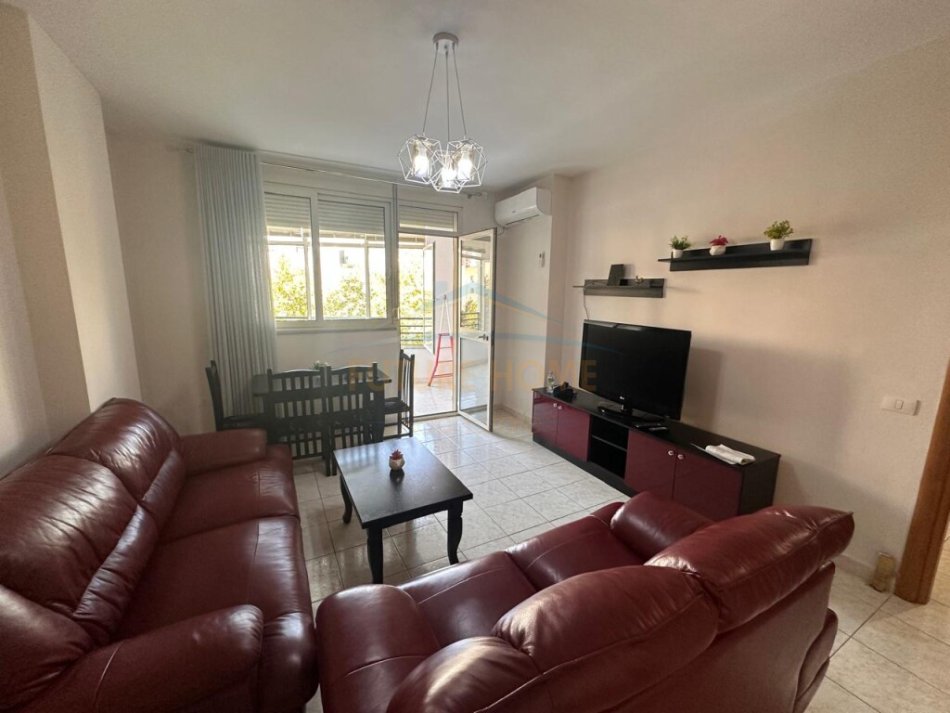 Tirane, jepet me qera apartament 2+1+Ballkon Kati 2, 100 m² 600 € (Don Bosko)