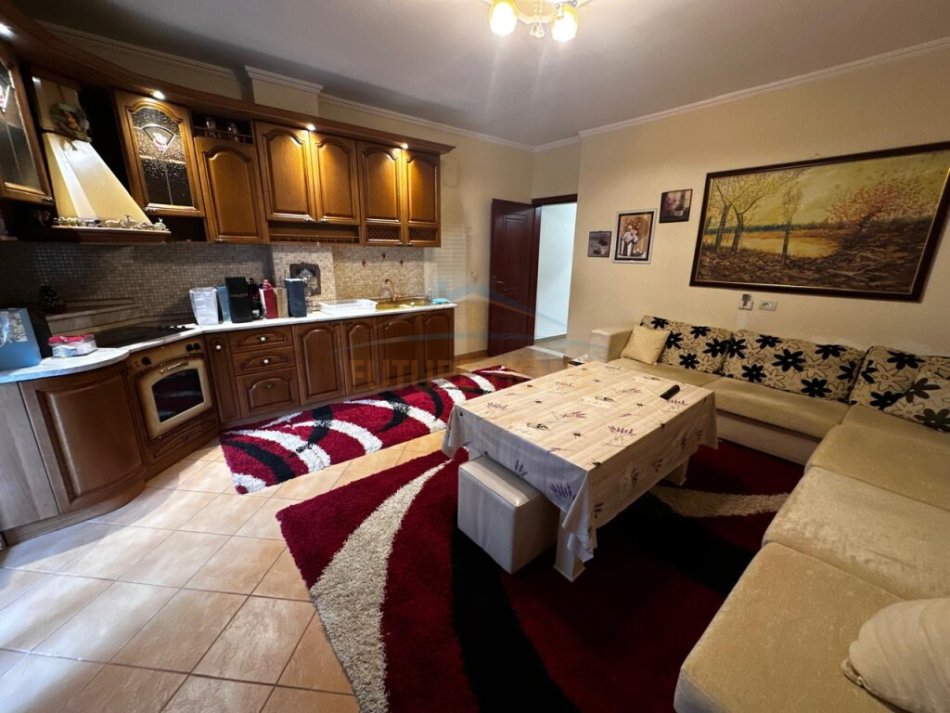 Tirane, shitet apartament 2+1+Ballkon Kati 2, 86 m² 93.000 € (Shefqet Kuka)