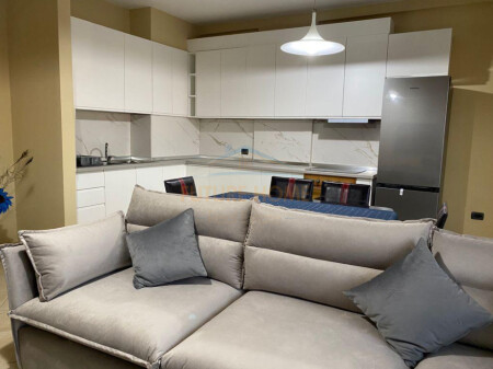 Tirane, jepet me qera apartament 2+1+Ballkon Kati 10, 103 m² 900 € (Qera, Apartament 2+1+2 + Post Parkimi, perballe Prokurorise se Pergjithshme, Rruga Qemal Stafa, Tirane, AREA43387)