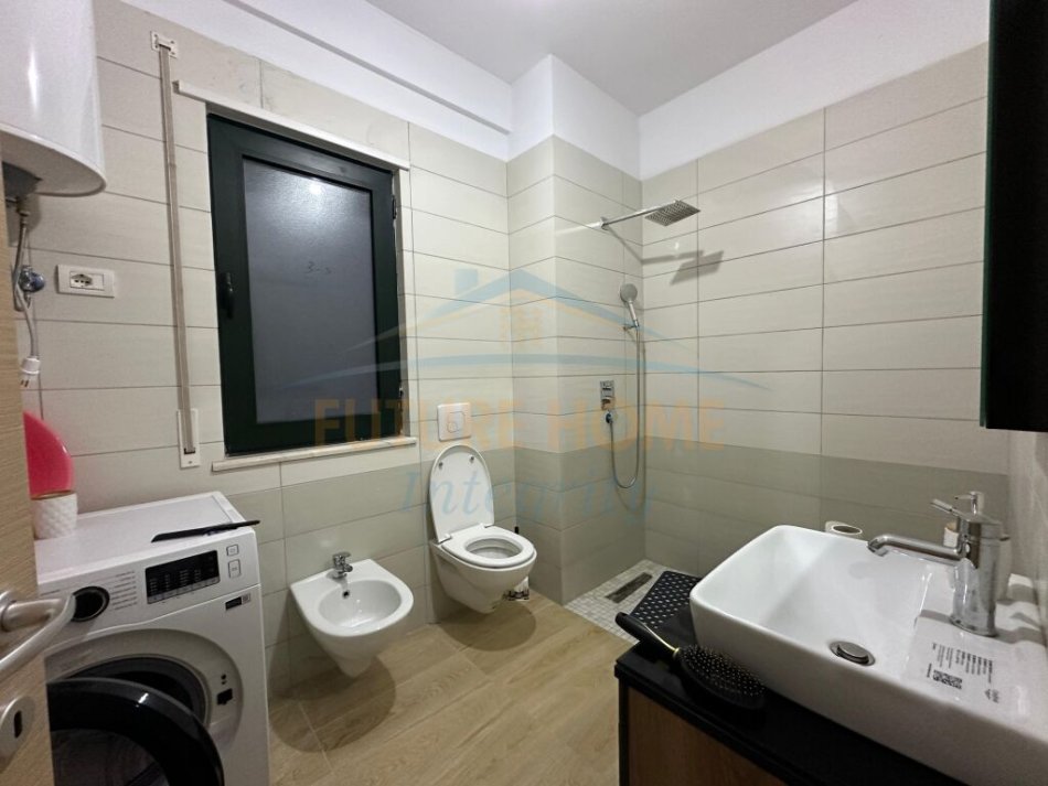 Tirane, jepet me qera apartament 2+1+Ballkon Kati 4, 105 m² 600 € (Unaza e Re)