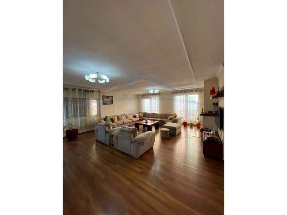 Tirane, shitet 3+1 Kati 3, 149 m² 330.000 € (Dritan Hoxha)