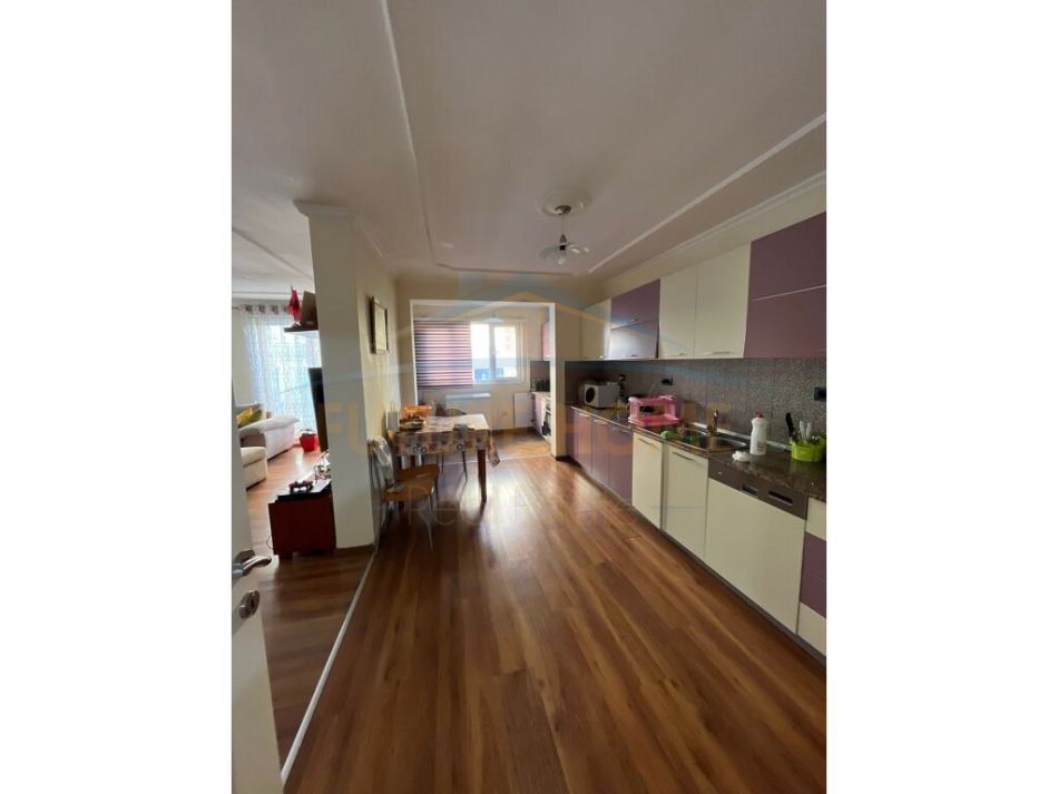 Tirane, shitet apartament duplex 3+1+Ballkon Kati 3, 150 m² 350.000 € (Dritan Hoxha)