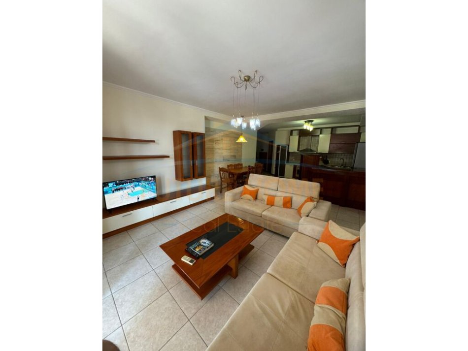 Tirane, jepet me qera apartament 3+1+Ballkon Kati 6, 151 m² 750 € (21 Dhjetori)