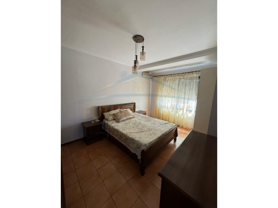 Tirane, jepet me qera apartament 3+1+Ballkon Kati 6, 151 m² 750 € (21 Dhjetori)
