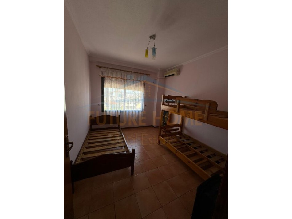 Tirane, jepet me qera apartament 3+1+Ballkon Kati 6, 151 m² 750 € (21 Dhjetori)