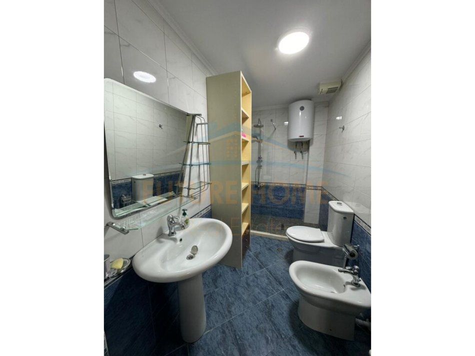 Tirane, jepet me qera apartament 3+1+Ballkon Kati 6, 151 m² 750 € (21 Dhjetori)