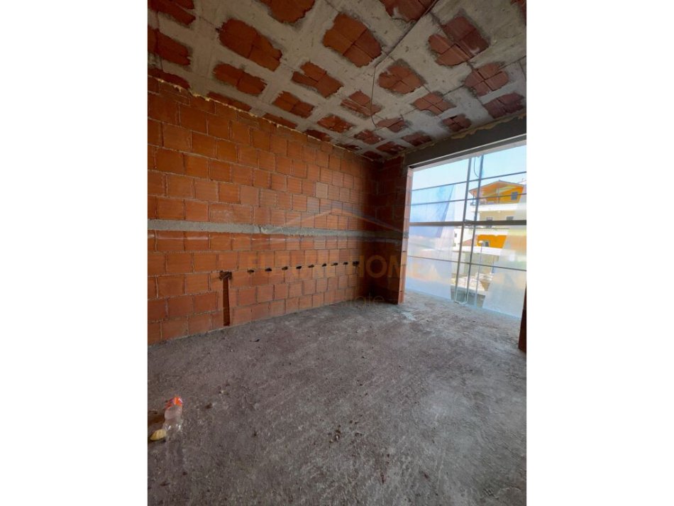 Tirane, shitet apartament 3+1 Kati 1, 141 m² 216.300 € 