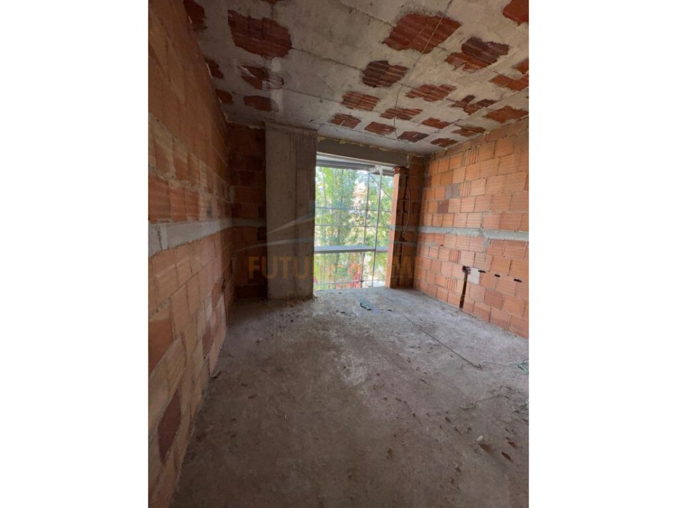 Tirane, shitet apartament 3+1 Kati 1, 141 m² 216.300 € 