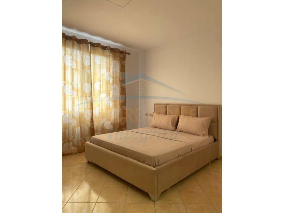 Tirane, jepet me qera apartament 2+1+Ballkon Kati 5, 106 m² 600 € (Don Bosko)