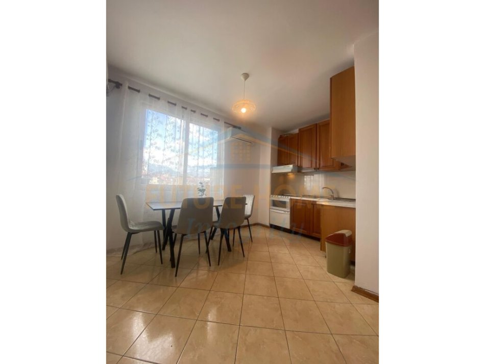 Tirane, jepet me qera apartament 2+1+Ballkon Kati 5, 106 m² 600 € (Don Bosko)