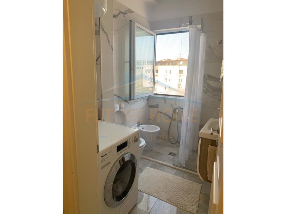 Tirane, jepet me qera apartament 2+1+Ballkon Kati 6, 73 m² 600 € (Parku I Autobuzave)
