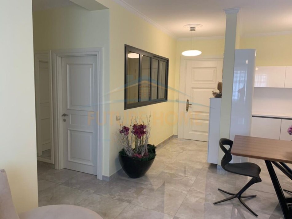 Tirane, jepet me qera apartament 2+1+Ballkon Kati 6, 73 m² 600 € (Parku I Autobuzave)