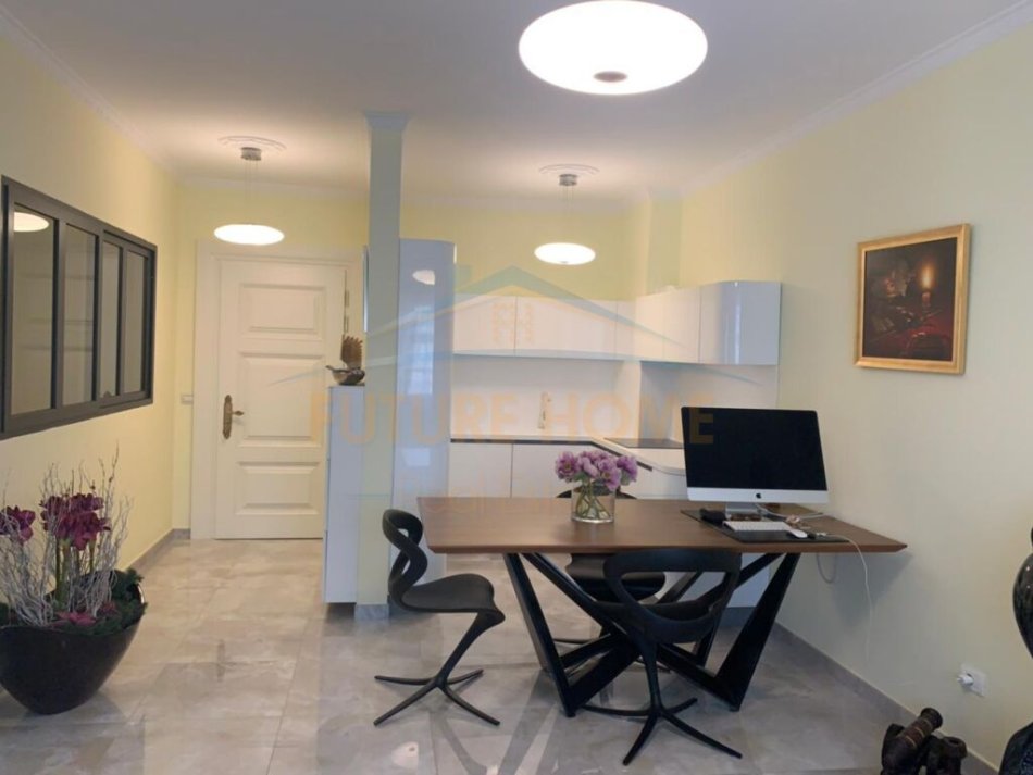 jepet me qera apartament 2+1+Ballkon Kati 6, 73 m² 600 € (Ish Parku i Autobuzave)