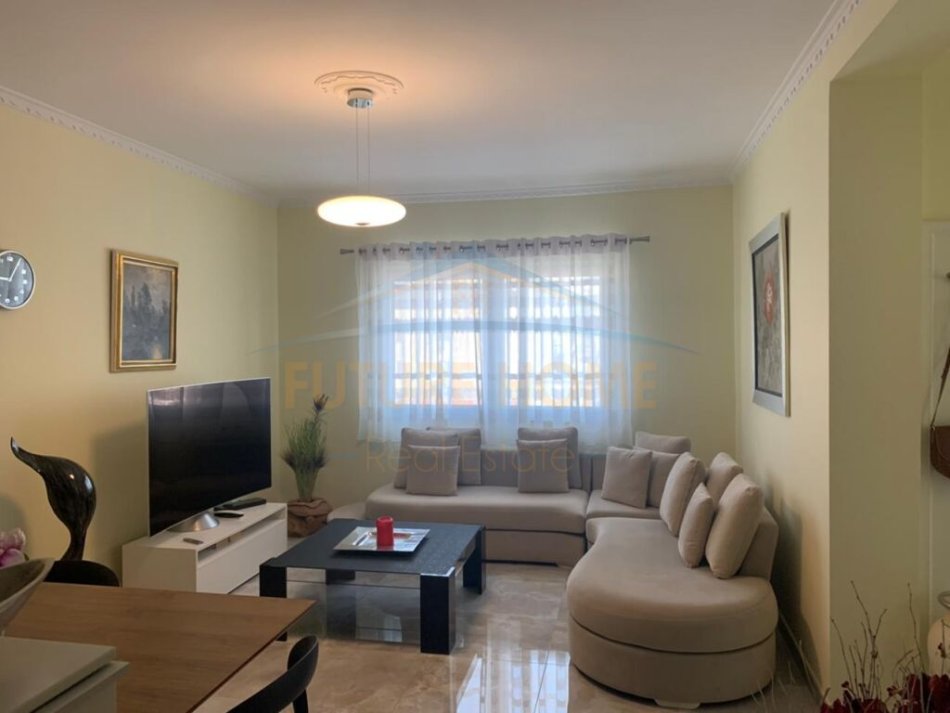 jepet me qera apartament 2+1+Ballkon Kati 6, 73 m² 600 € (Ish Parku i Autobuzave)