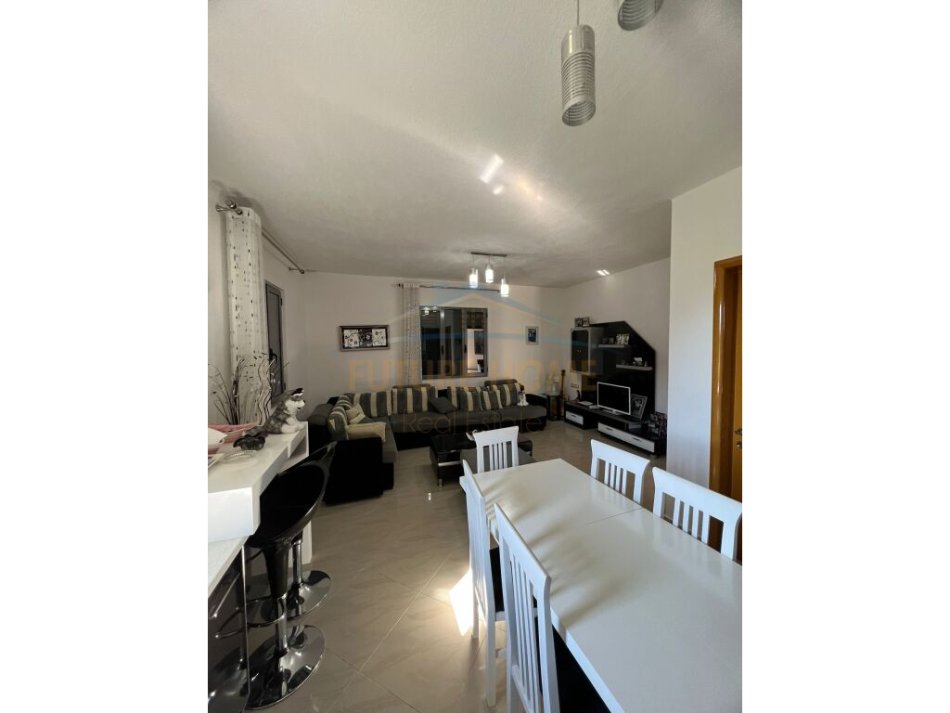 Pogradec, shitet Vile 3+1+Ballkon Kati 3, 384 m² 210.000 € (Pogradec)