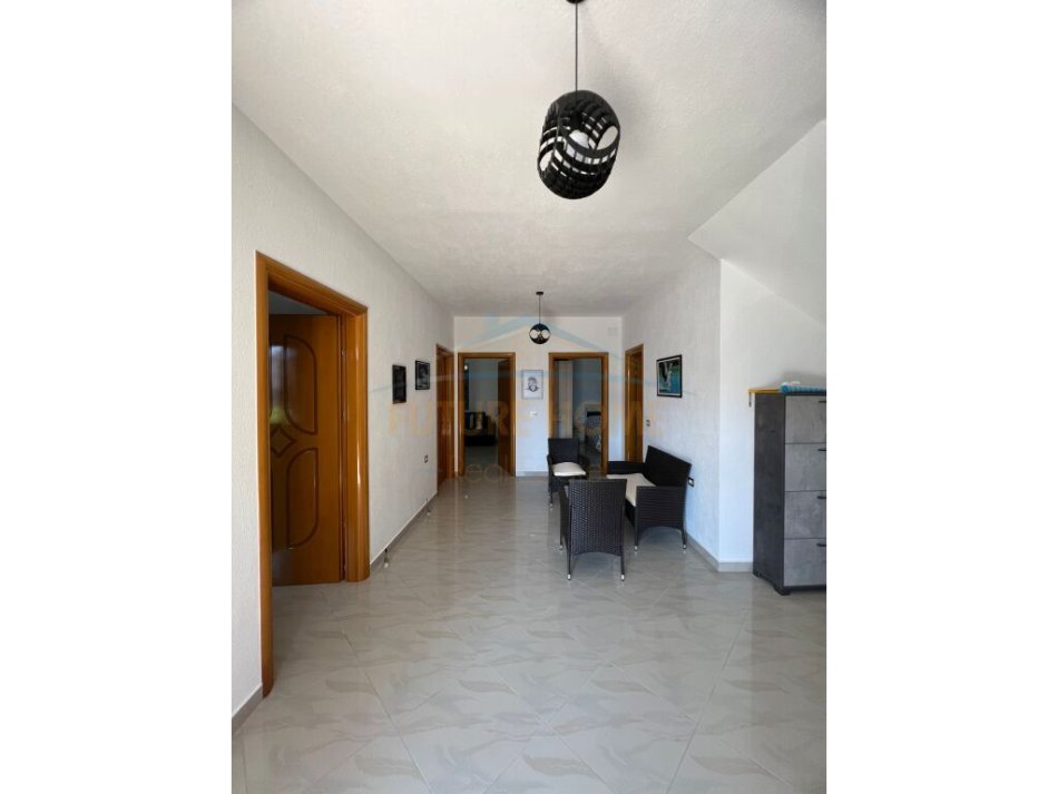 Pogradec, shitet Vile 3+1+Ballkon Kati 3, 384 m² 210.000 € (Pogradec)