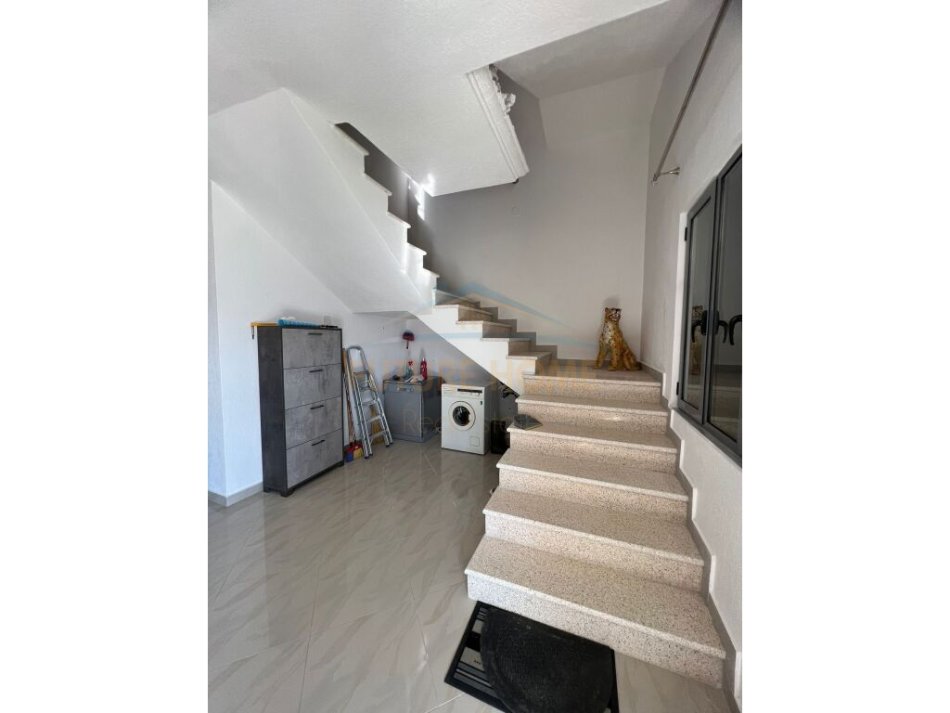 Pogradec, shitet Vile 3+1+Ballkon Kati 3, 384 m² 210.000 € (Pogradec)