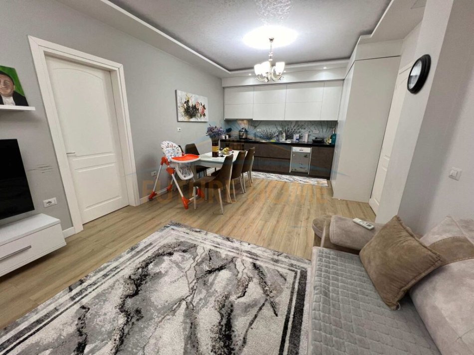 Tirane, shitet apartament 2+1 Kati 6, 102 m² 140.000 € (Yzberisht, perballe KMY)