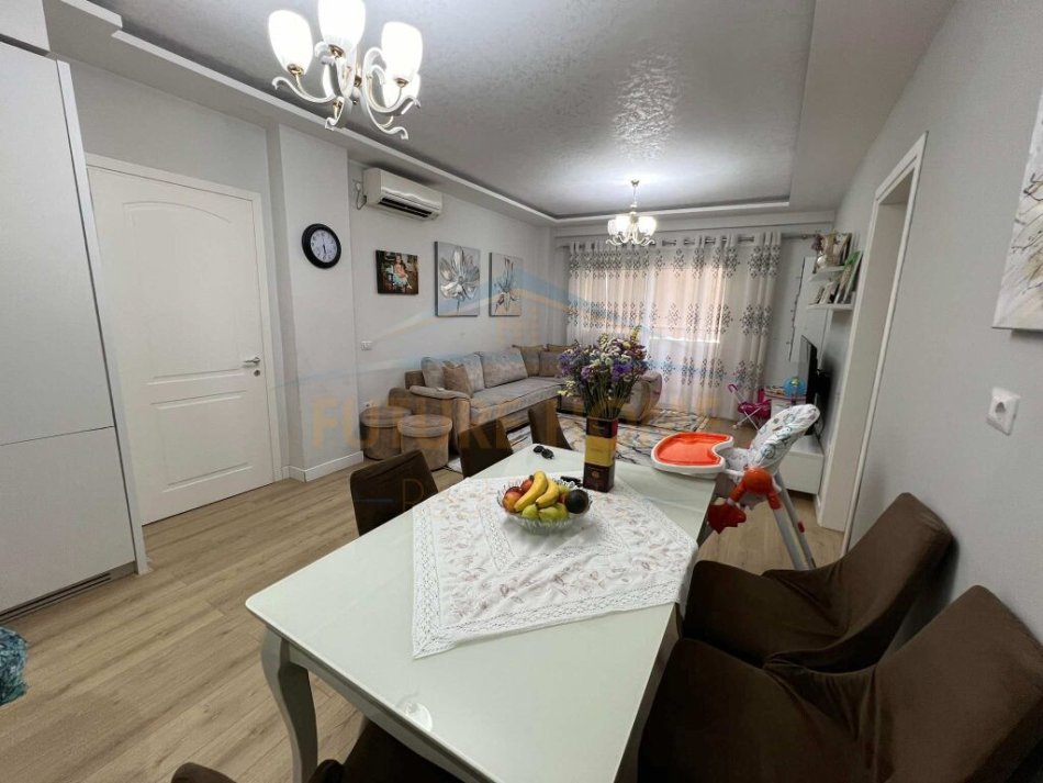 Tirane, shitet apartament 2+1 Kati 6, 102 m² 140.000 € (Yzberisht, perballe KMY)