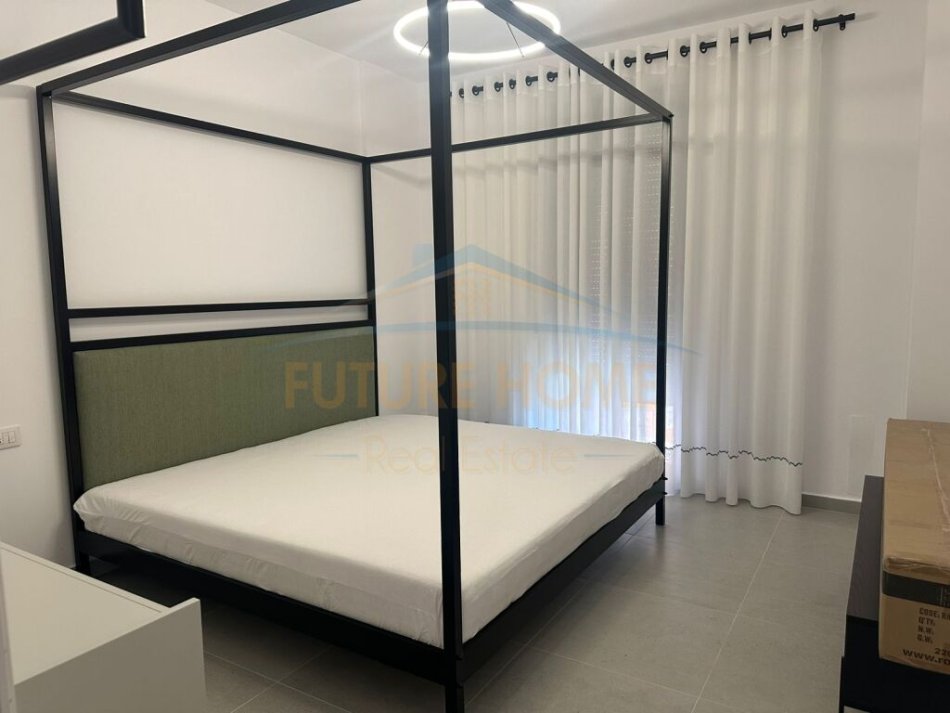 Tirane, jepet me qera apartament 1+1+Ballkon Kati 4, 64 m² 550 € (Kinostudio)