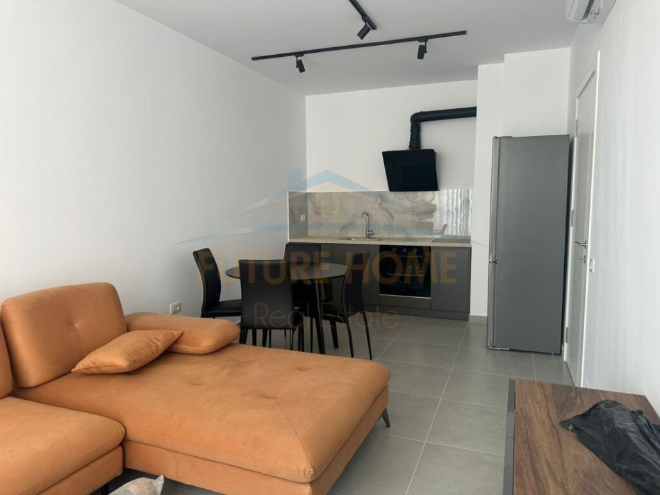 Tirane, jepet me qera apartament 1+1 Kati 4, 64 m² 550 € (ASL 2 ,Ish Venue)