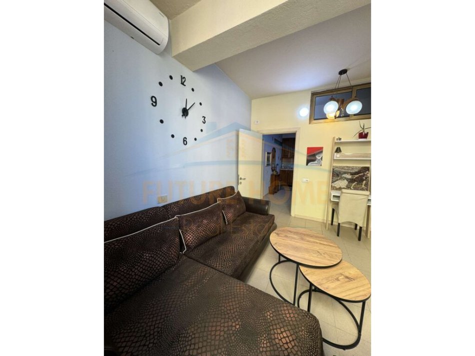 Tirane, jepet me qera apartament 1+1+Ballkon Kati 2, 87 m² 570 € (Bulevardi i ri)