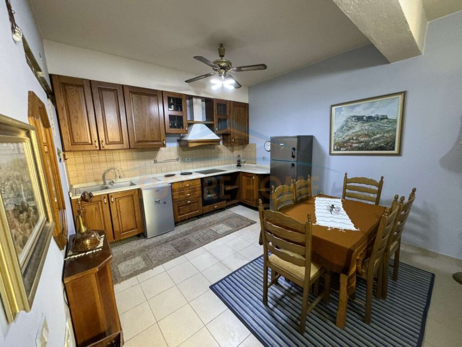 Tirane, jepet me qera apartament 1+1+Ballkon Kati 2, 87 m² 570 € (Bulevardi i ri)