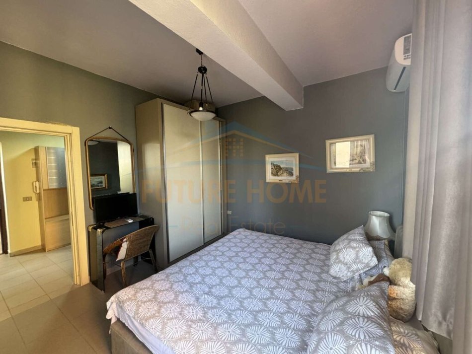Tirane, jepet me qera apartament 1+1+Ballkon Kati 2, 87 m² 570 € (Bulevardi i ri)