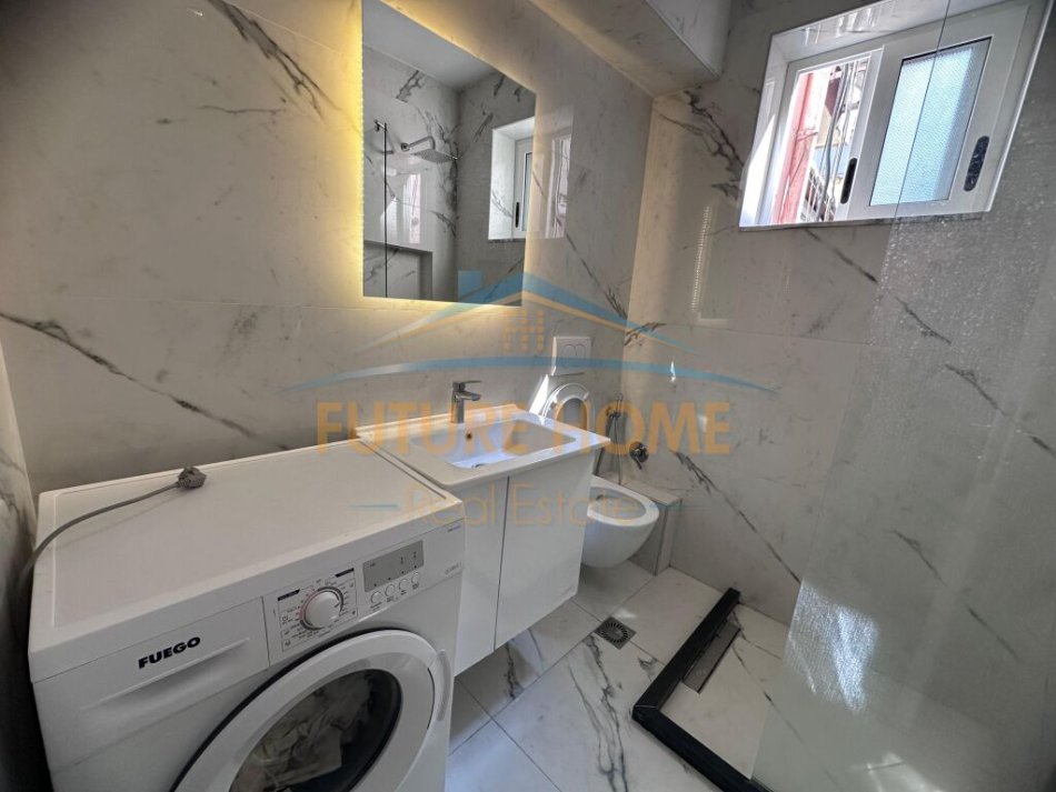 Tirane, jepet me qera apartament 2+1+Ballkon Kati 1, 85 m² 750 € (Bllok)