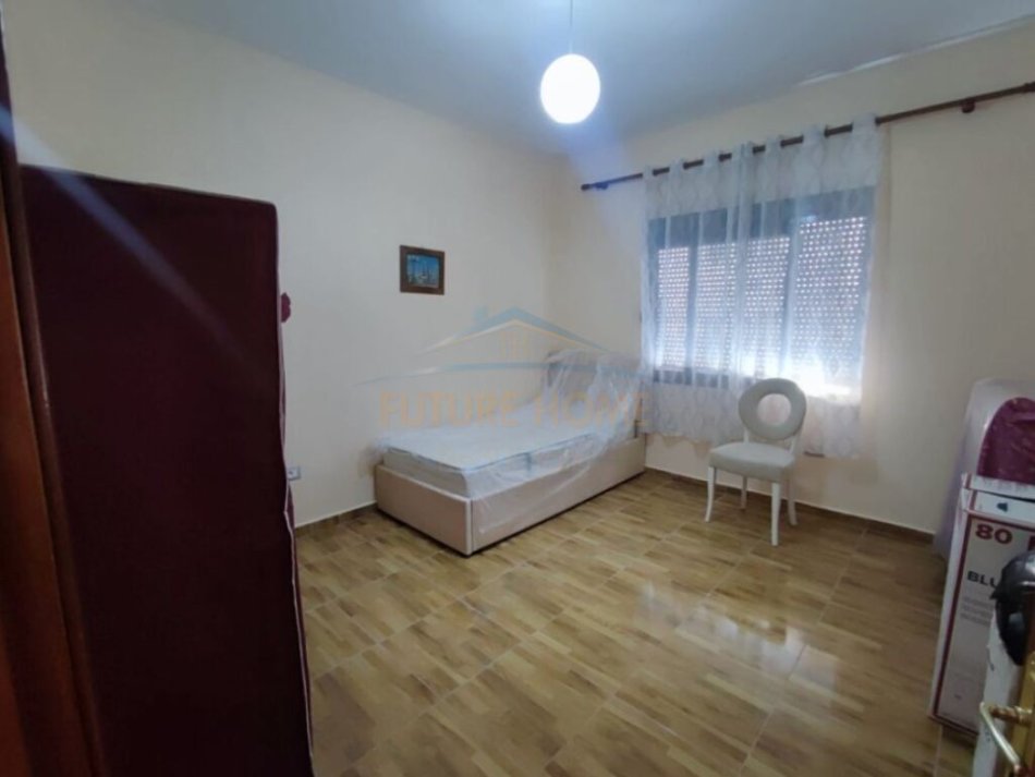 Tirane, jepet me qera apartament 2+1+Ballkon Kati 4, 100 m² 600 € (Jeronim De Rada)