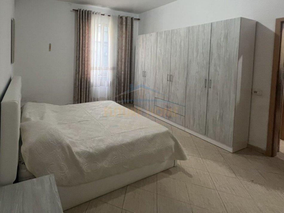 Tirane, jepet me qera apartament 2+1+Ballkon Kati 9, 90 m² 400 € (Rruga e Kavajes)