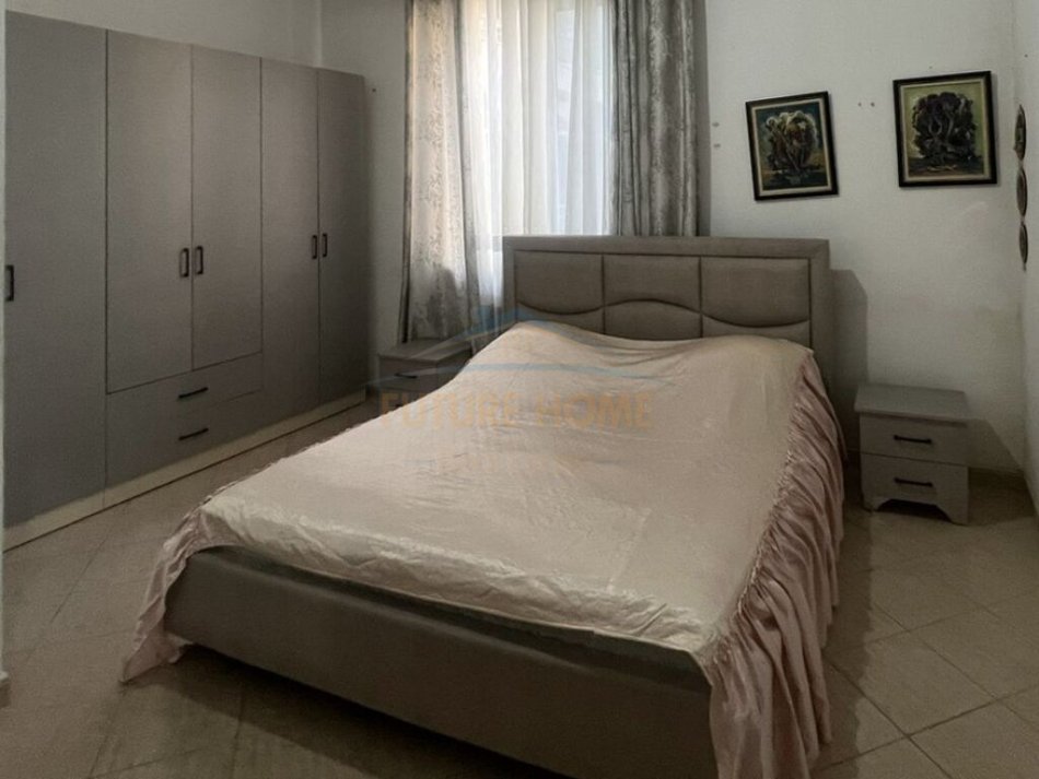 Tirane, jepet me qera apartament 2+1+Ballkon Kati 9, 90 m² 400 € (Rruga e Kavajes)