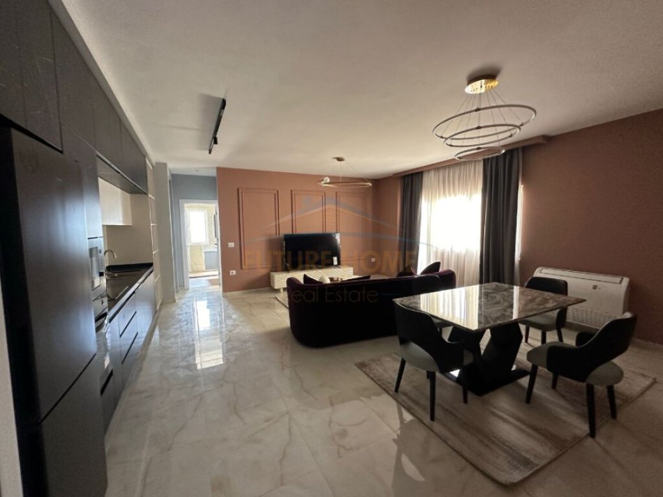 Tirane, jepet me qera apartament 1+1+Ballkon Kati 1, 80 m² 700 € (Panorama e Liqenit Farke)