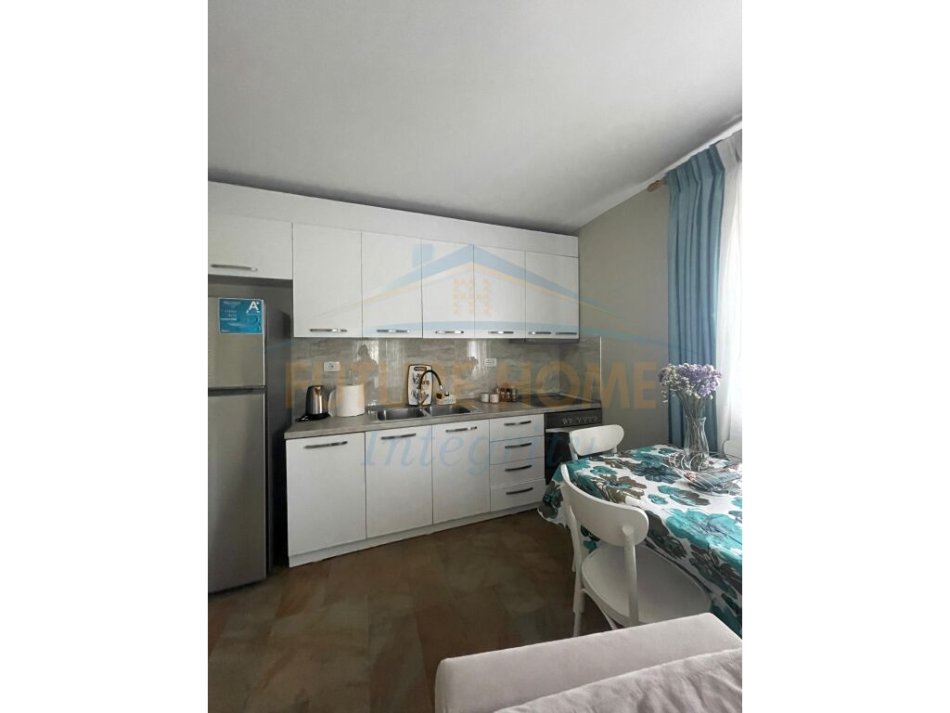 Tirane, jepet me qera apartament 2+1 Kati 3, 98 m² 600 € (Xhamia Tabakeve)