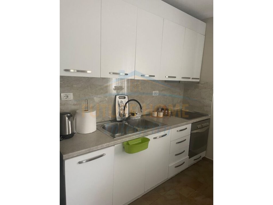 Tirane, jepet me qera apartament 2+1 Kati 3, 98 m² 600 € (Xhamia Tabakeve)