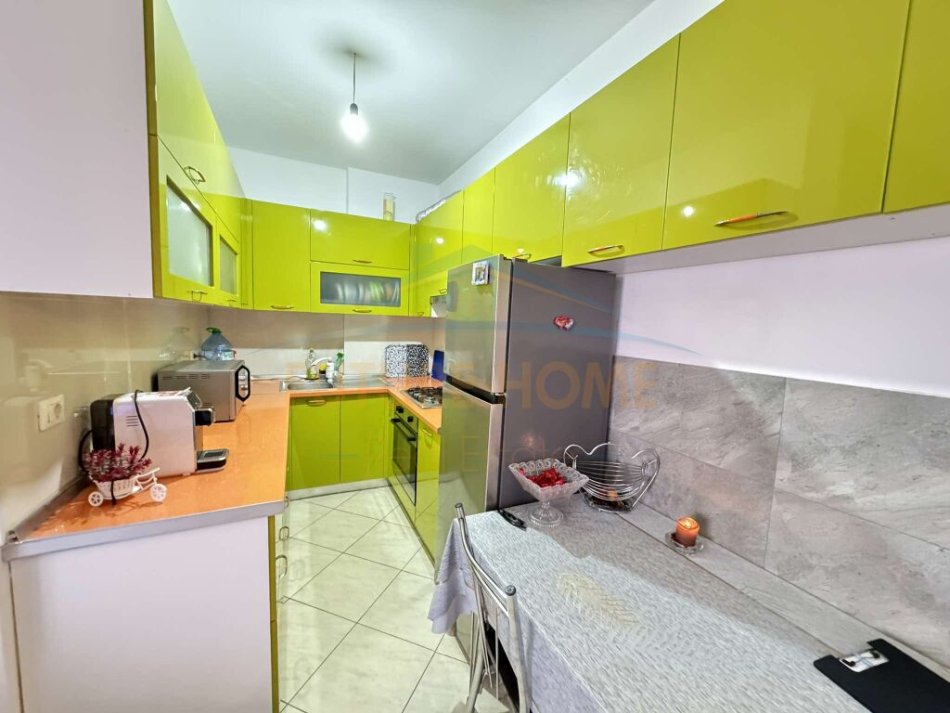 Tirane, shitet apartament 2+1+Ballkon Kati 3, 89 m² 129.000 € (Unaza E Re)