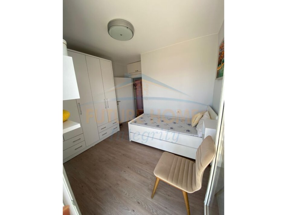 Tirane, jepet me qera apartament 2+1+Ballkon Kati 6, 98 m² 650 € (Ali Demi)
