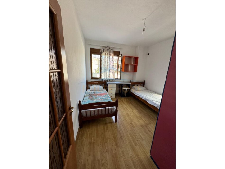 Tirane, jepet me qera apartament 2+1 Kati 3, 90 m² 500 € (Laprakë.)