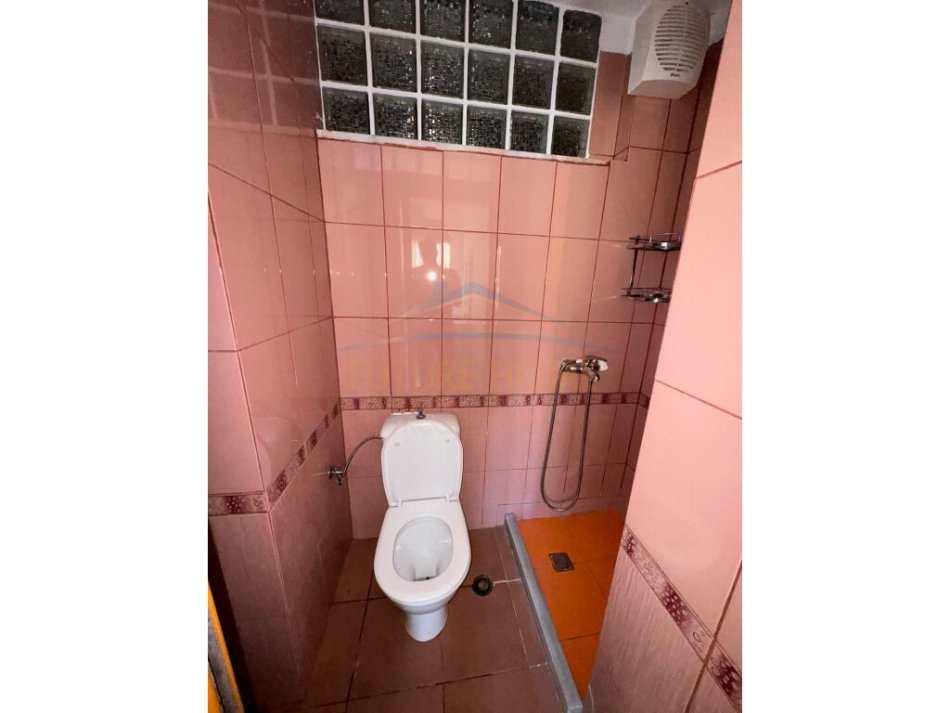 Tirane, jepet me qera apartament 2+1 Kati 3, 90 m² 500 € (Laprakë.)