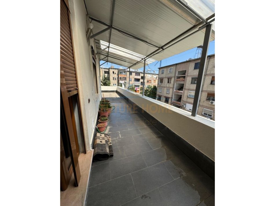Tirane, jepet me qera apartament 2+1 Kati 3, 90 m² 500 € (Laprakë.)