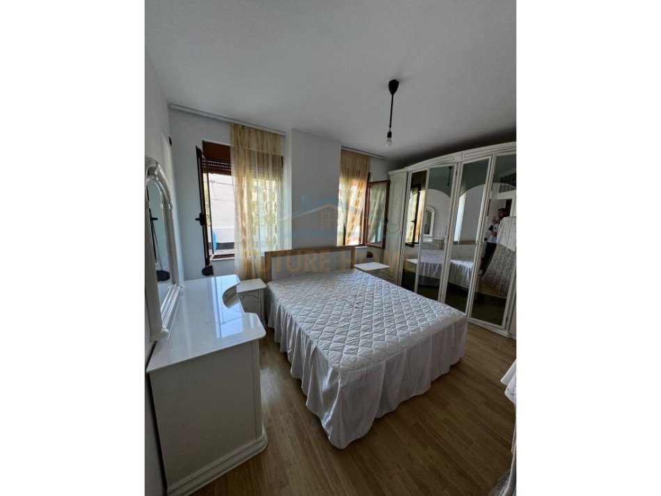 Tirane, jepet me qera apartament 2+1 Kati 3, 90 m² 500 € (Laprakë.)