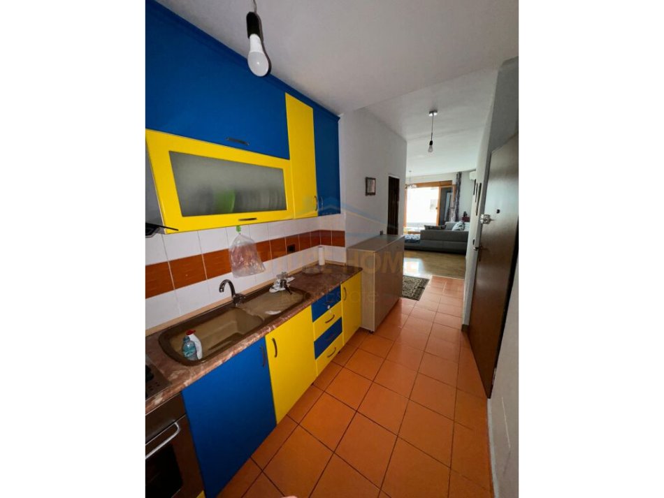 Tirane, jepet me qera apartament 2+1 Kati 3, 90 m² 500 € (Laprakë.)